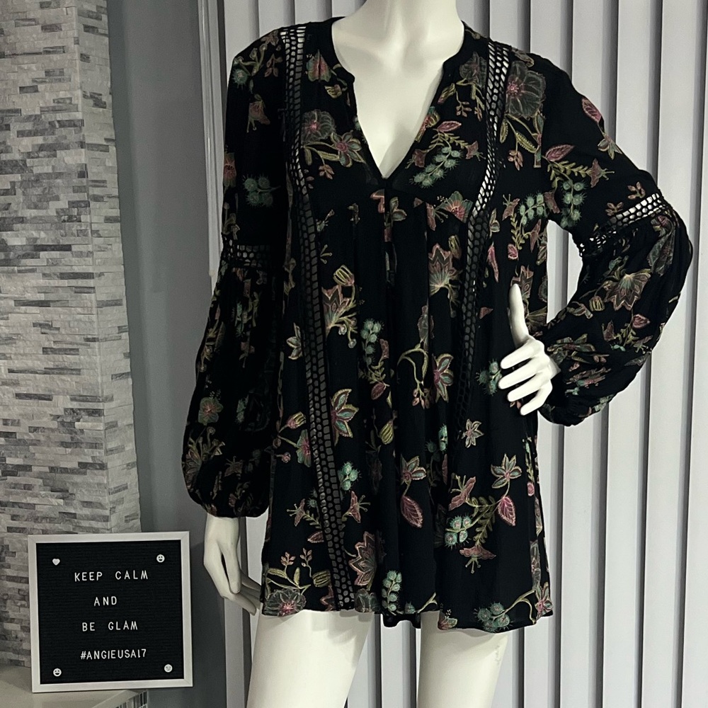 Dress - Free People Dress floral tunic beautiful floral print and eyelet EUC